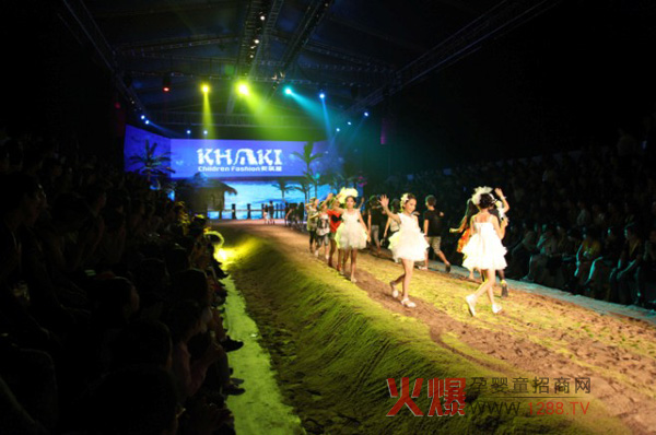 �����ݡ�����������2013�ļ��r(sh��)����Ʒ�l(f��)����(hu��)�������