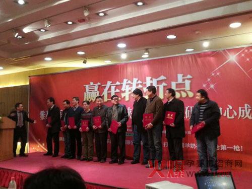 從我國(guó)乳業(yè)重組新政看羊奶行業(yè)發(fā)展