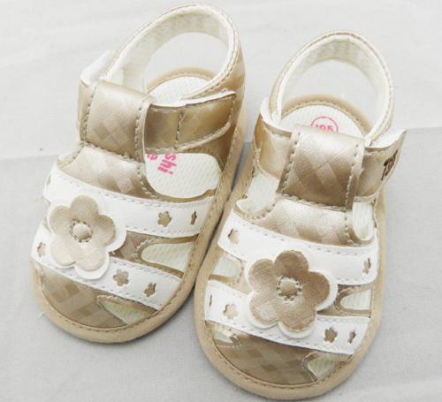 ��ʹ֮?hu��)�?j��ng)��С���냺Ь��ɫ