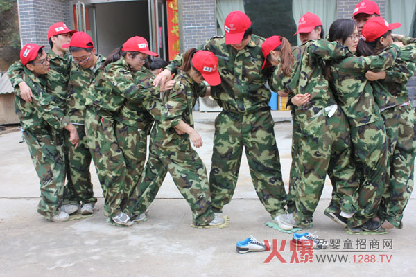 2014火爆拓展訓(xùn)練橫渡亞馬遜