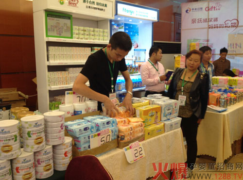 鄭州寶之籃商貿(mào)參展火爆網(wǎng)大講堂 好評如潮