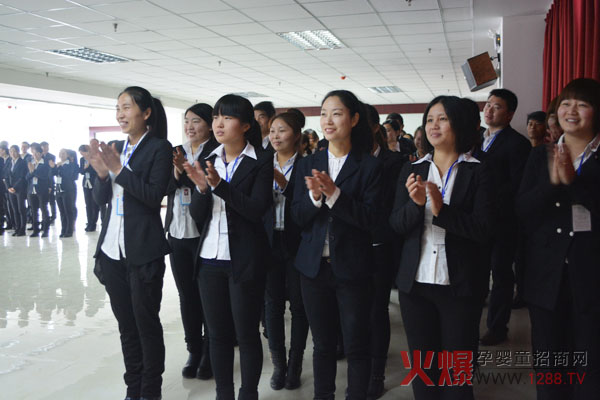 ��Ⱥ�ɐ�(��i)���ˡ����𱬾W(w��ng)ȫ�w�T��