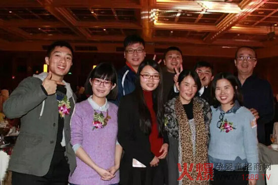 朋禾營銷小分隊(duì)與登康領(lǐng)導(dǎo)的合照