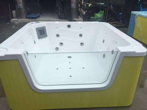 童伴麗嬰游泳池黃色.jpg 童伴麗嬰游泳池黃色.jpg