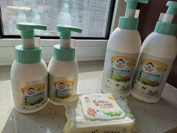 頑皮蟲洗發(fā)沐浴露實(shí)物圖1.jpg