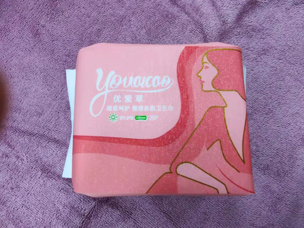 優(yōu)愛(ài)草衛(wèi)生護(hù)墊155mm 01