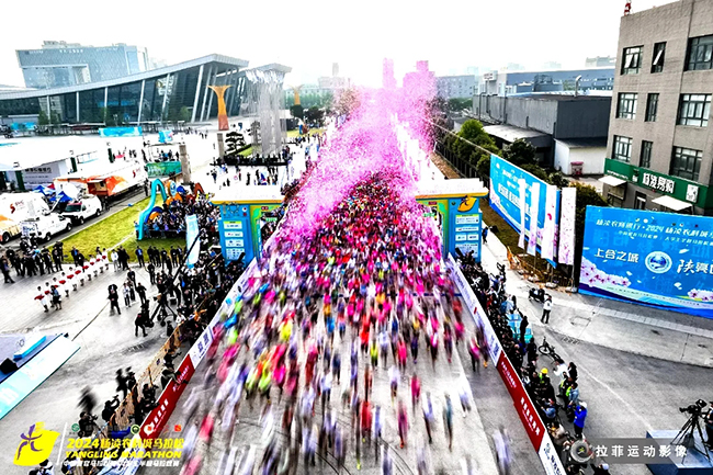 雅泰朵恩酷跑團(tuán)助力“楊馬”激情開(kāi)跑 (1).jpg 雅泰朵恩酷跑團(tuán)助力“楊馬”激情開(kāi)跑 (1).jpg