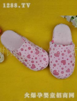 粉色yunf保暖拖鞋