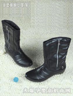 黑色yunf棉靴