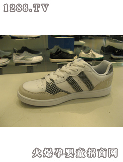 �W����ͯЬ��ɫ