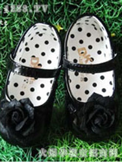 ���Ͳ���ɫŮͯЬ