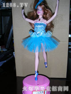 ϲ֮���{(l��n)ɫ��ȹ����