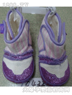 麗嬰房紫色帶點(diǎn)yinge鞋